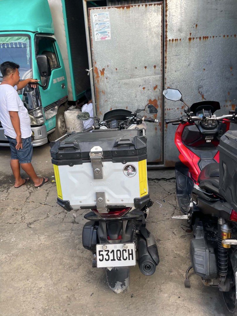 Honda PCX 2021 Model (Category: Motorbikes for Sale) located in Quezon City. Submitted by coleen0 (Listing ID 1469541797, Image 3). Description: Pcx 150 2021 model 25,596 odo First owner Gas and go Registered Issue: Faded lang yung ibang paint Bukod dun wala napo.