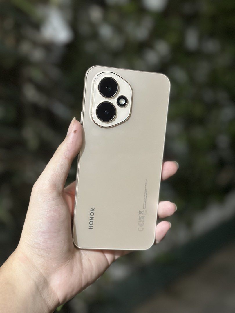 HONOR 400 512GB - Desert Gold (Category: Huawei) located in Manila. Submitted by jnflrss (Listing ID 1469524365, Image 1). Description: 📱 HONOR 400 5G 512GB — Desert Gold 📲 5G | Openline ✓ 512GB Storage ✓ All Functions Working ✓ Good Condition ✓ No History of Repair ✓ Unli Check & Test upon Meetup ⚠︎ Minimal Dents Inclusions: Unit and Case Only 💰 ₱13,000 — Negotiable 📍 Meetup around Metro Manila 📩 PM for more inquiries — Sure buyers only!.