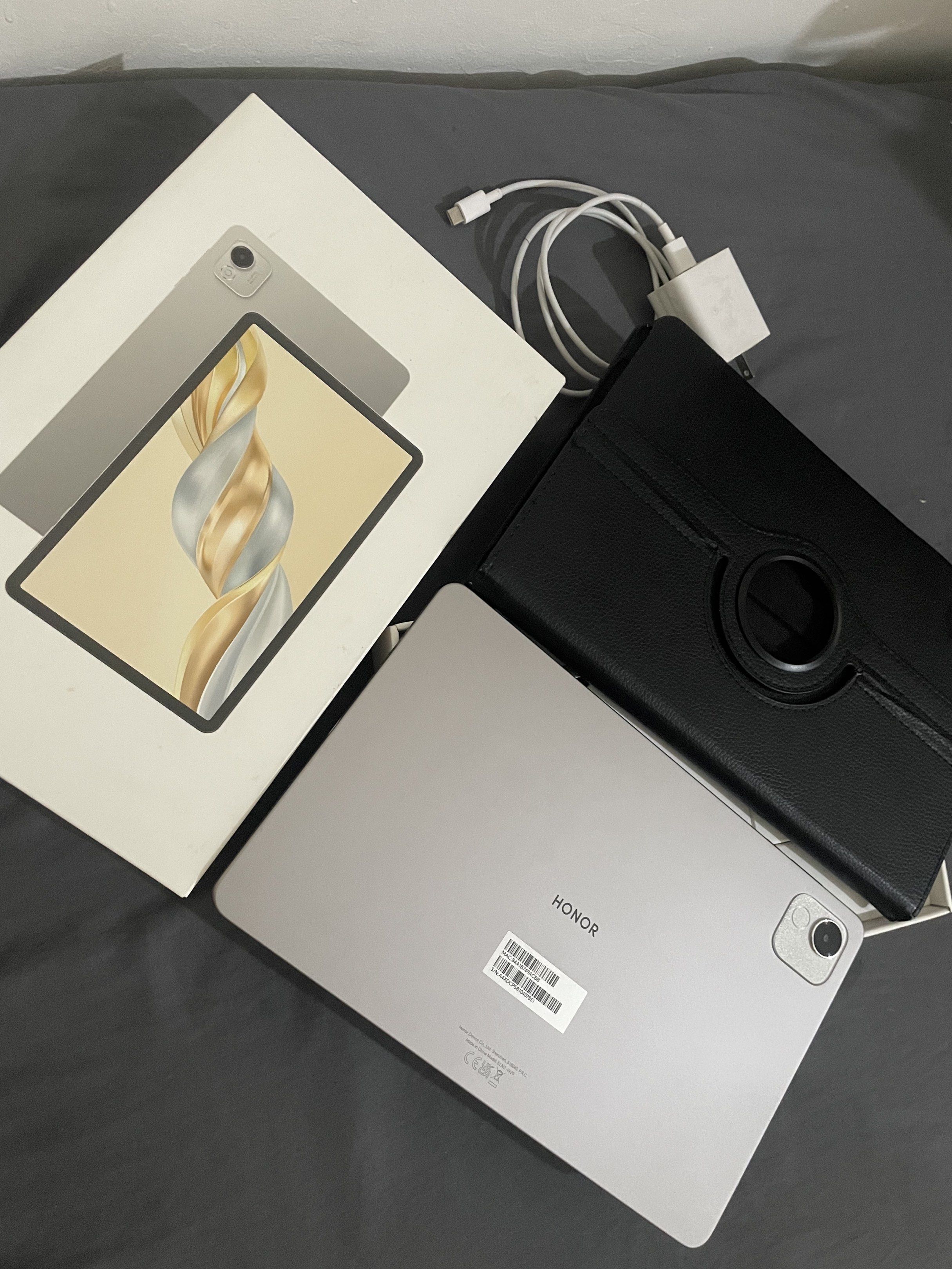 Honor pad X9a (Category: Android) located in Manila. Submitted by louieyobma14744 (Listing ID 1469561823, Image 2). Description: Bought last July 28 With case and tempered Box and charger.