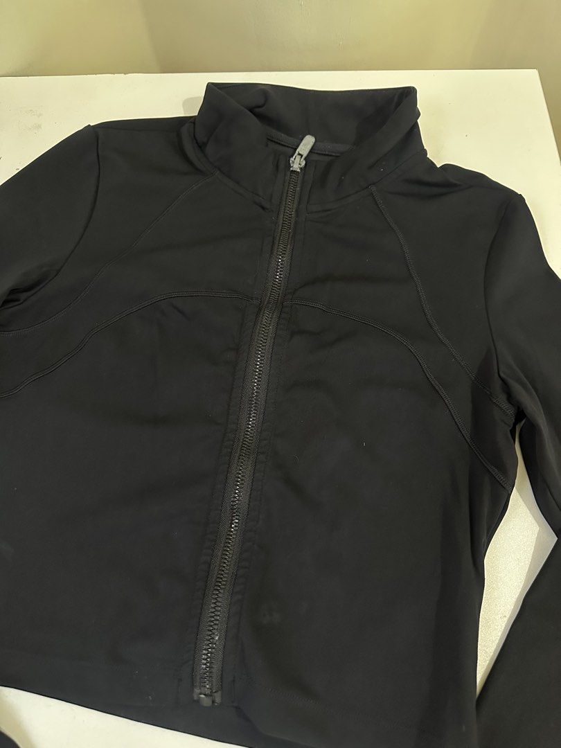 Hoppe Longsleeves activewear (Category: Activewear) located in Cebu City. Submitted by diabriciaa (Listing ID 1469478432, Image 3). Description: Like new.