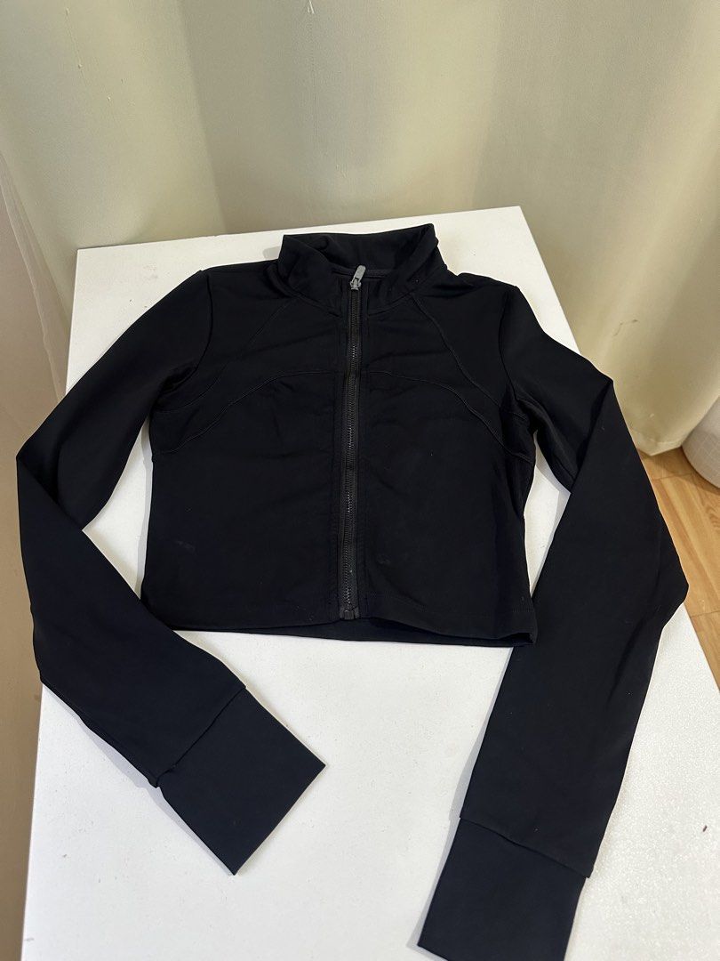 Hoppe Longsleeves activewear (Category: Activewear) located in Cebu City. Submitted by diabriciaa (Listing ID 1469478432, Image 2). Description: Like new.