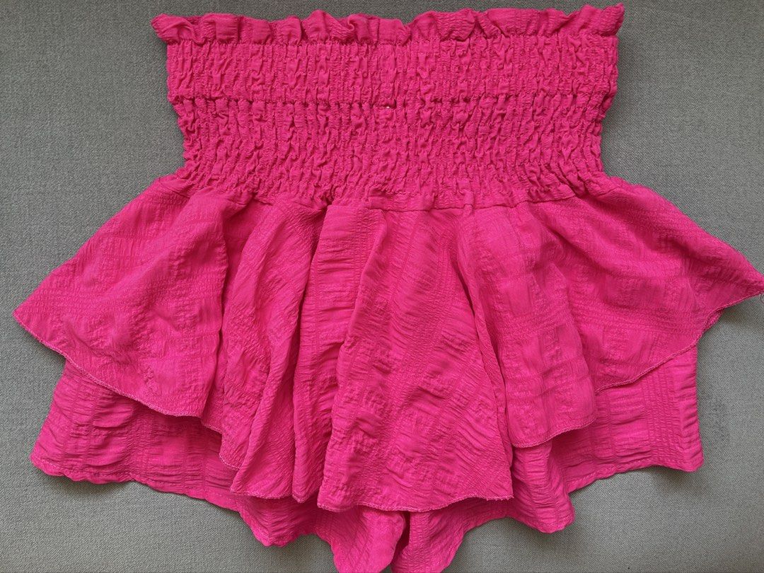 hot pink ruffle smocked skort (Category: Shorts) located in Manila. Submitted by happymoon_0ae0c8 (Listing ID 1469446472, Image 2). Description: - xs to s - negotiable - skort - stretchy .