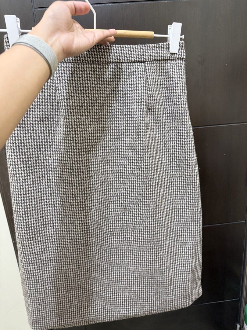 Houndstooth Midi Skirt with Front Slit (Category: Skirts) located in Taguig. Submitted by purelyprelovedgems (Listing ID 1469417161, Image 3). Description: - Style: Brown and white houndstooth midi skirt - Fit: Straight cut with a high waist design - Details: Small front slit at the bottom hem and side zipper closure - Comfort: Fully lined interior - Occasion: Versatile for work or casual outings.