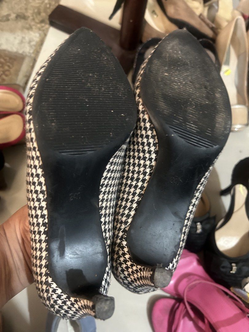 Houndstooth pointed toe pumps (Category: Heels) located in Cavite. Submitted by cecitrifthshop (Listing ID 1469416751, Image 2). Description: Good condition size 24 cm good condition .