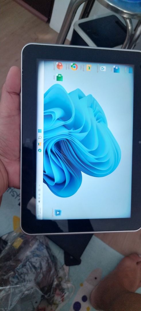 HP ElitePad 1000 G2 Windows 11 Tablet (Category: Laptops & Notebooks) located in Quezon City. Submitted by mdmedz (Listing ID 1469513820, Image 3). Description: HP Elite tablet. 4gb ram, 64gb storage.Windows 11 . Ms office also installed. Please note of issues : slight discoloring on edge of lcd. Battery not charging. Need to leave the chsrger always connected. Good for watching youtube or browsing internet..