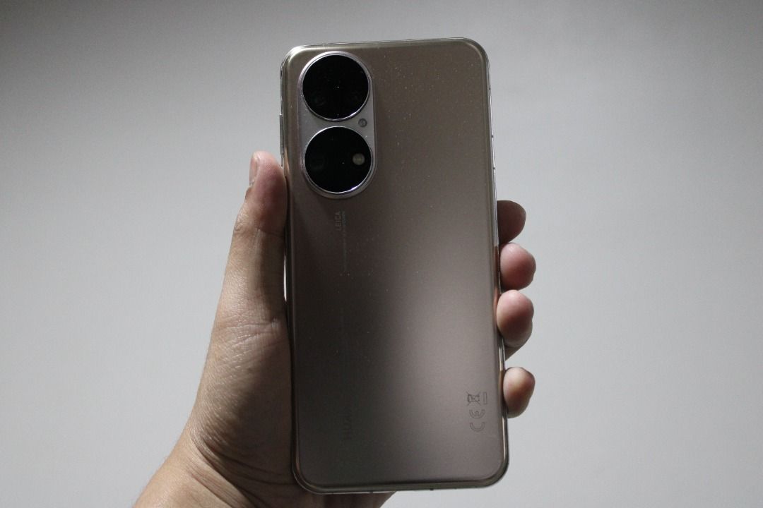 Huawei P50 (Category: Huawei) located in Manila. Submitted by iammisterpotatooo (Listing ID 1469437622, Image 2). Description: Huawei P50 8/256GB Cocoa Gold Snapdragon 888 4G EMUI 14.2.0.180 (Latest) 90hz screen refresh rate Price: P4,500.00 from P5,500.00 Issues: Camera Failed (Camera not working; front and back) Crack Glass but no ghost touch (front screen) White marks near bezels but doesn't affect touch. Back casing is slightly opened, but ca