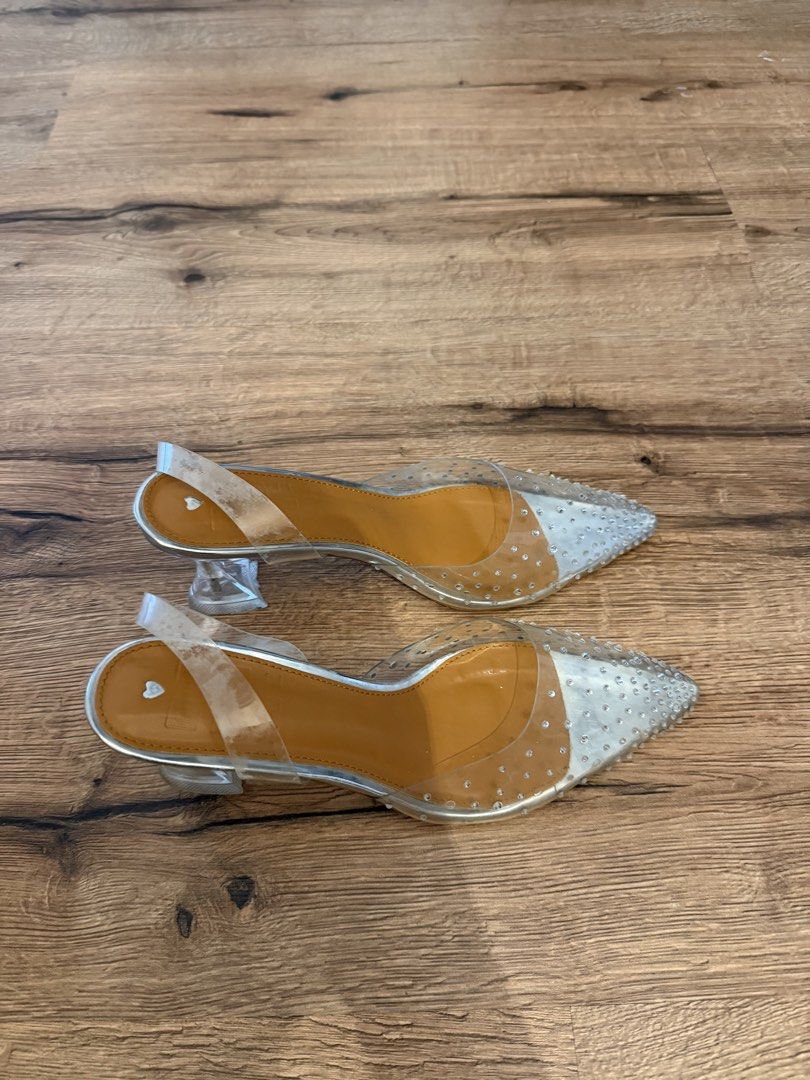 Hue Label Heels (Category: Heels) located in Marikina City. Submitted by hazeljaner (Listing ID 1469495288, Image 2). Description: Used twice Lowballers won’t be entertained..