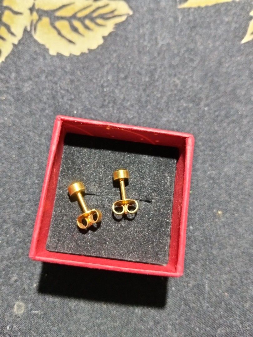 Hypoallergenic piercing for toddlers (Category: Earrings) located in Tarlac. Submitted by chrisjimenez (Listing ID 1469494619, Image 2). Description: Color available Garnet, Emerald.