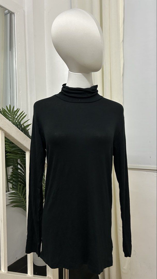 iHEAT Men’s Black Turtleneck Long Sleeve | Medium (Category: Tshirts & Polo Shirts ) located in San Jose del Monte. Submitted by vanessabarredo (Listing ID 1469443248, Image 3). Description: Condition: EXCELLENT– • Crisp, deep black color • Minimal himulmol around the neckline • Soft, stretchable fabric • Classic turtleneck design • Lightweight and comfortable for layering Measurements (laid flat): • Width: 18” • Length: 28” • Best Fits: Medium P