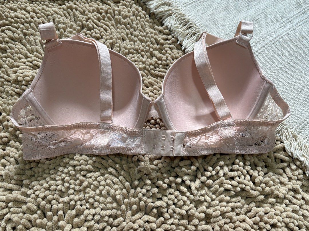 Imported Beauty Secret Bra 38B (Category: Undergarments & Loungewear) located in Quezon City. Submitted by heartshop.ph (Listing ID 1469410437, Image 2). Description: Thin pads only With underwire Peachy nude .