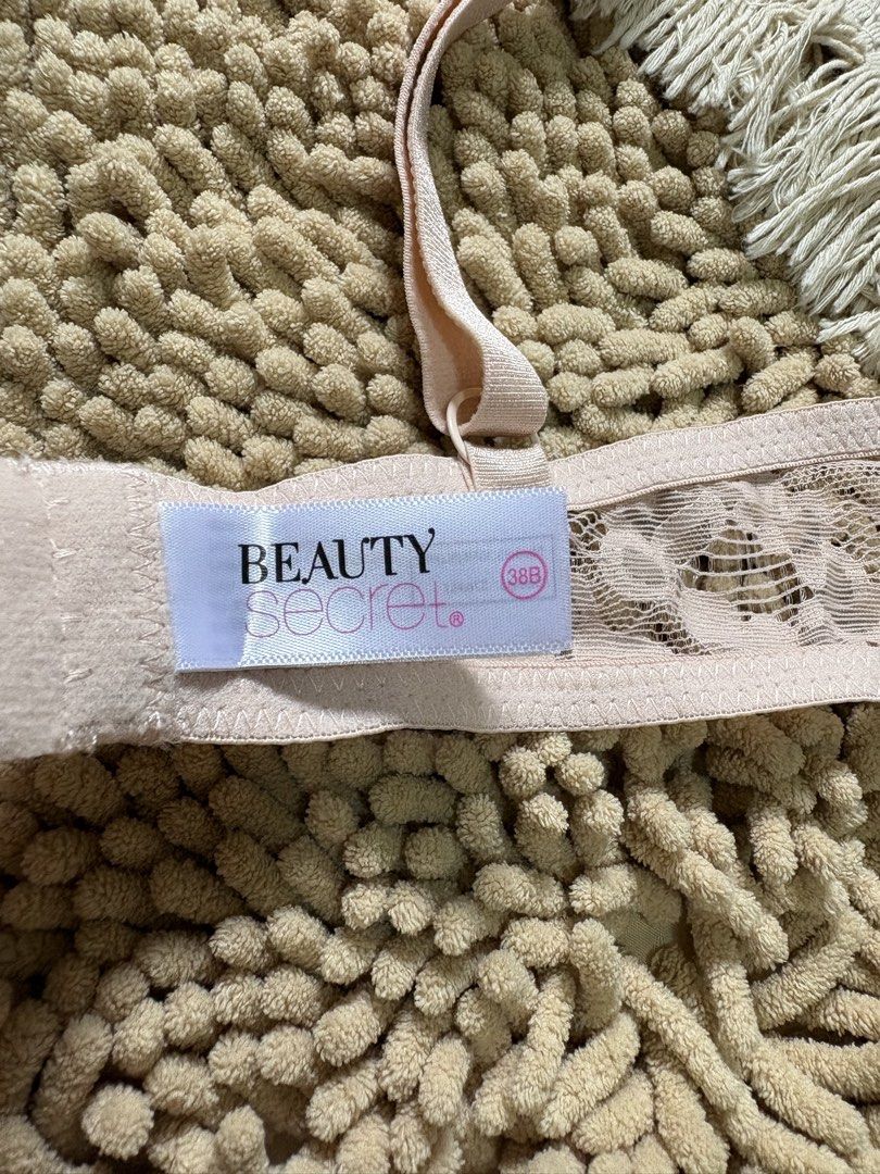 Imported Beauty Secret Bra 38B (Category: Undergarments & Loungewear) located in Quezon City. Submitted by heartshop.ph (Listing ID 1469410437, Image 3). Description: Thin pads only With underwire Peachy nude .
