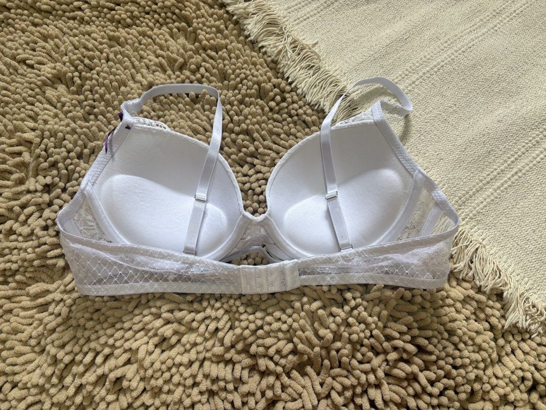 Imported EVA white lace bra 36B (Category: Undergarments & Loungewear) located in Quezon City. Submitted by heartshop.ph (Listing ID 1469414695, Image 3). Description: Lace Push up bra.