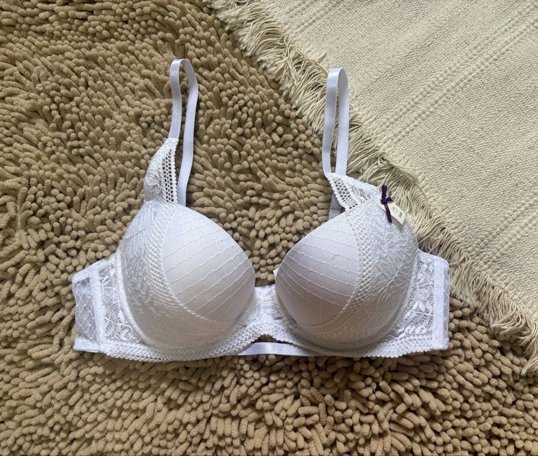 Imported EVA white lace bra 36B (Category: Undergarments & Loungewear) located in Quezon City. Submitted by heartshop.ph (Listing ID 1469414695, Image 1). Description: Lace Push up bra.
