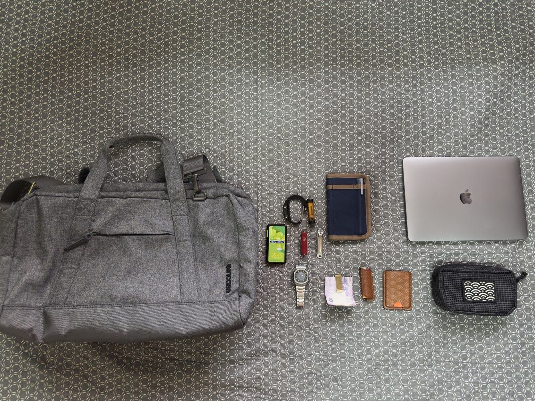 Incase I/O Travel bag (Category: Sling Bags) located in Rizal. Submitted by popoy_23 (Listing ID 1469553071, Image 1). Description: - great goruck kit bag alternative if you're looking for a dump it all duffle - stands up on its own, and has a separate laptop compartment (padded, can accommodate 2 laptops) - perfect for gym and office - with heavy duty strap Pick up at my house (Village East Cainta), or shipping c/o buyer.
