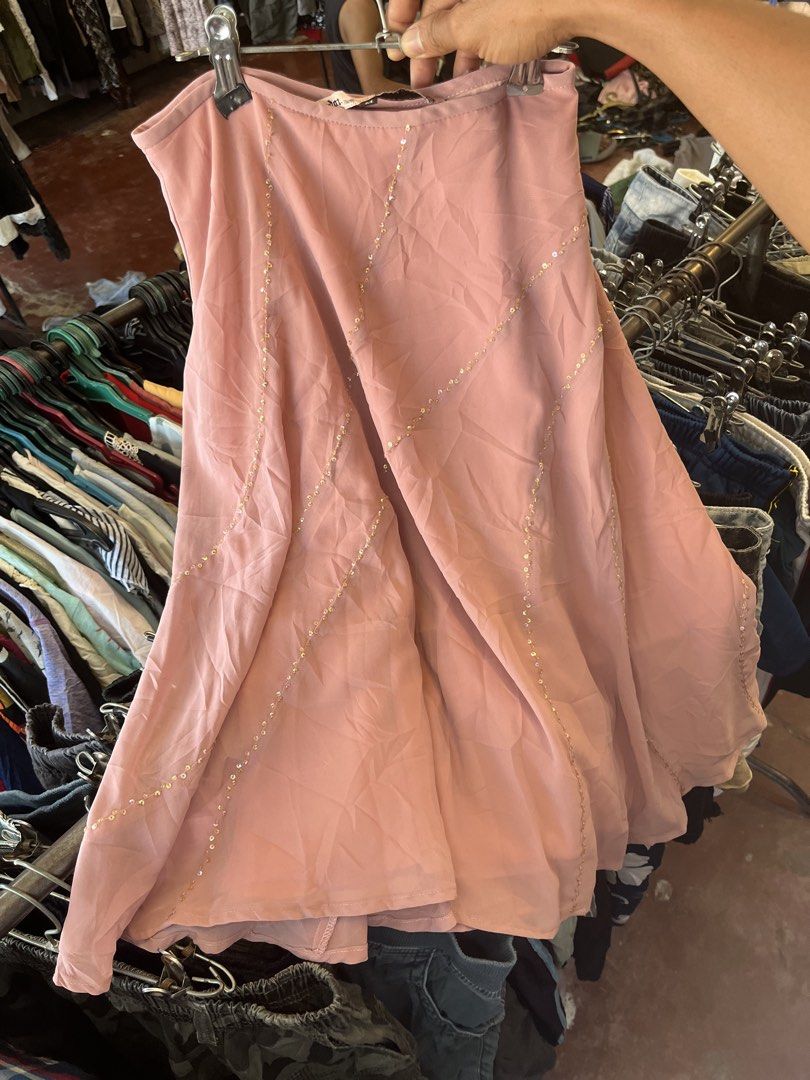 Inch / Y2k Skirt (Category: Skirts) located in Davao. Submitted by rel18 (Listing ID 1469451350, Image 1). Description: Y2k Skirt W 28-30 Length 22 .