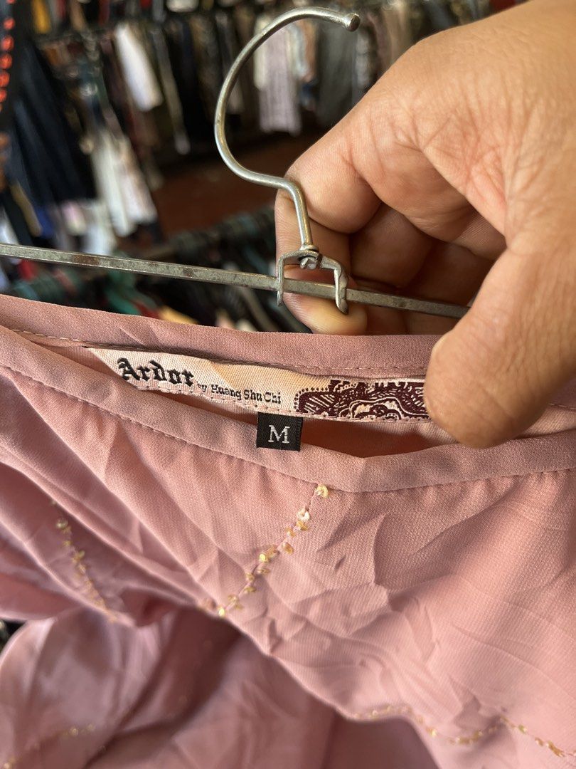 Inch / Y2k Skirt (Category: Skirts) located in Davao. Submitted by rel18 (Listing ID 1469451350, Image 2). Description: Y2k Skirt W 28-30 Length 22 .