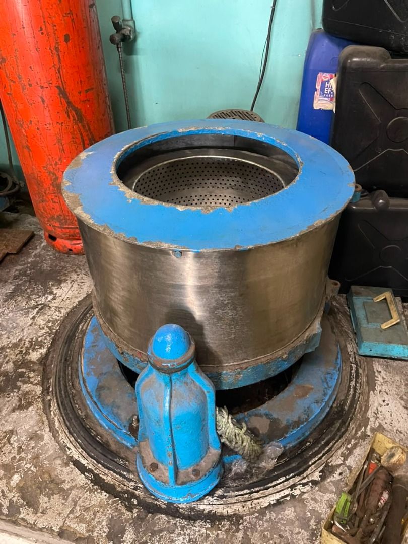 Industrial Laundry Centrifugal Extractor Spinner Machine (Category: Industrial Equipment) located in Caloocan City. Submitted by a.foty.888 (Listing ID 1469403448, Image 1). Description: - Heavy-duty industrial washer extractor (spinner) for laundry - Large polished stainless steel drum with a durable blue metal base - Solid all-metal construction built for intensive daily processing - Fully functional equipment (25kg capacity) - Pickup only due 