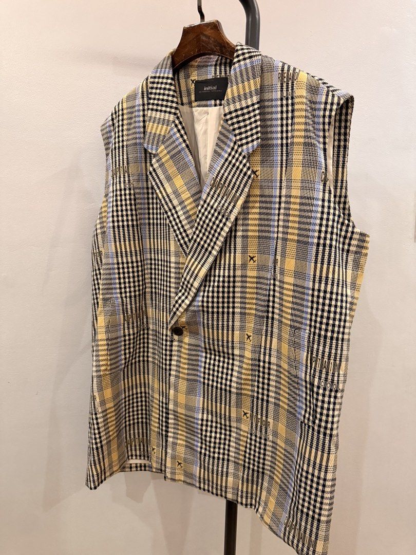 INITIAL OVERSIZE SLEEVELESS DOUBLE-BREASTED PLAID VEST BLAZER (Category: Coats, Jackets and Outerwear) located in Dagupan City. Submitted by size.spectrum (Listing ID 1469472254, Image 2). Description: Size 165/84a Size small Oversize Please see pics for tape measurement.