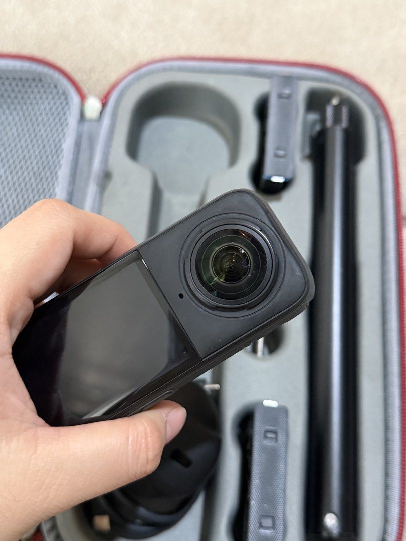 Insta360 X4 Bundle (Category: Cameras) located in Manila. Submitted by soulhealer_24 (Listing ID 1469413527, Image 1). Description: Firm! Not replying sa lowball or lower rate. Camera bag X4 camera 3 batteries Invisible selfie stick Meet up: MANDALUYONG No warranty na No box No sd card (buy your own).