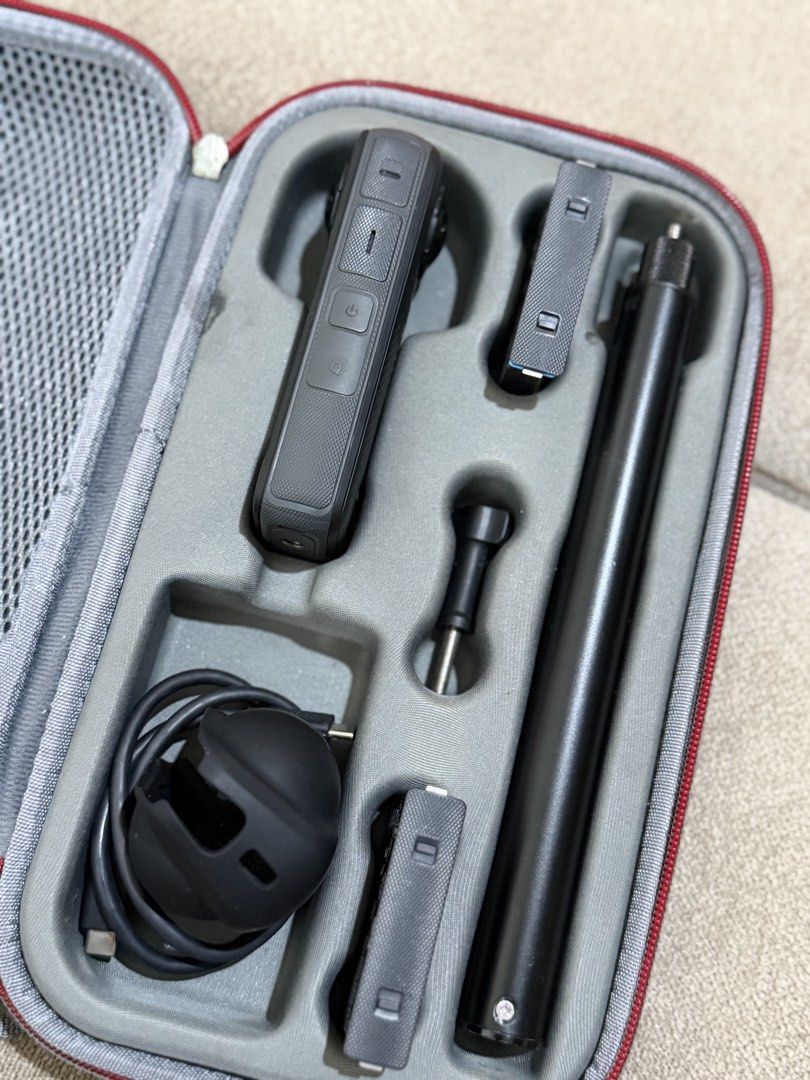 Insta360 X4 Bundle (Category: Cameras) located in Manila. Submitted by soulhealer_24 (Listing ID 1469413527, Image 3). Description: Firm! Not replying sa lowball or lower rate. Camera bag X4 camera 3 batteries Invisible selfie stick Meet up: MANDALUYONG No warranty na No box No sd card (buy your own).