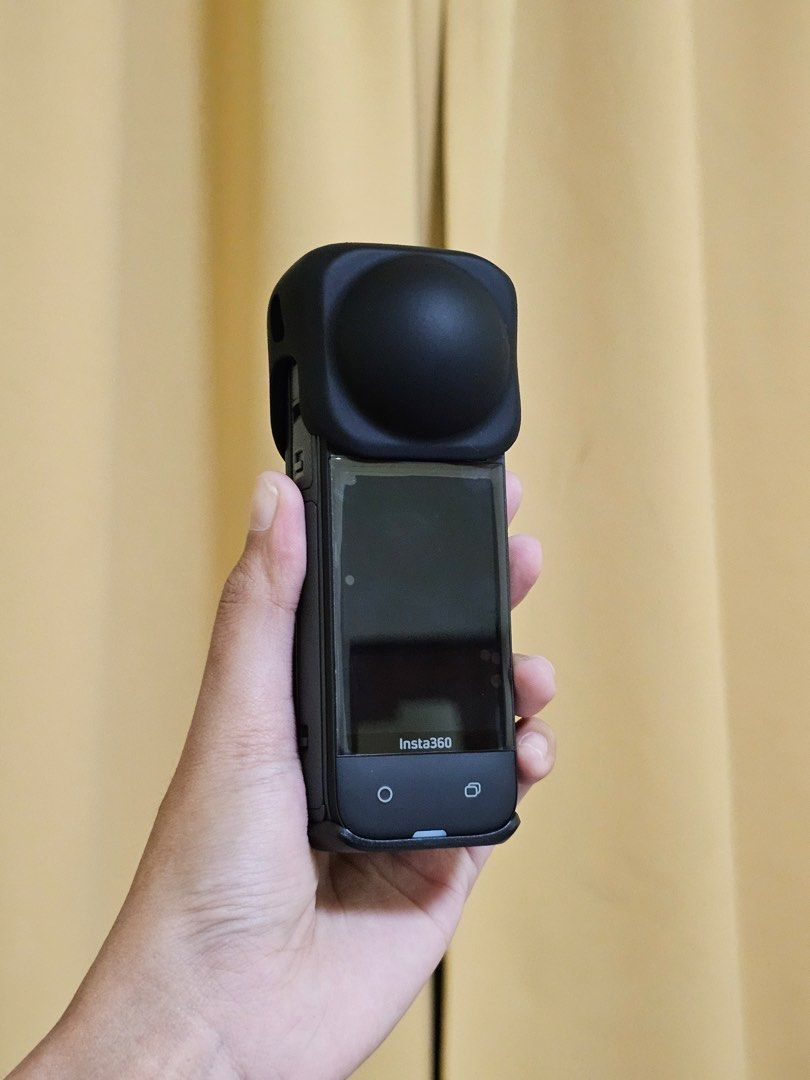 Insta360 X4 Standard Bundle ONLY (Category: Cameras) located in Bauang. Submitted by levisapparel (Listing ID 1469556022, Image 1). Description: Insta360 X4 8K 360° Action Camera – Standard Bundle Selling my Insta360 X4 Standard Bundle, perfect for travel vlogging, content creation, adventures, and capturing memories in 360°! Key Features: * 8K 30fps 360° video recording * 5.7K 60fps 360° video * 4K 60fps Single-Lens Mode * 72MP 360° photos * Flo