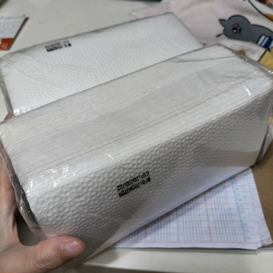 Inter Folded Paper Towel (Category: Towels, Napkins & Holders) located in Paranaque City. Submitted by decluttering-all (Listing ID 1469466040, Image 1). Description: - Condition: Brand new, unopened in original plastic - Color: White - Type: Folded paper towels - Best for: Kitchen cleanups, offices, and general household chores p35 per pack recently bought decluttering extras pick up beside Toyota bicutan paranaque payment through bpi or gcash .