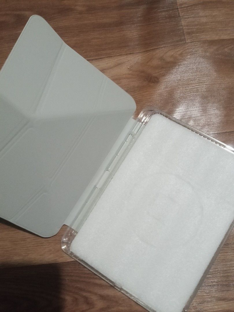 Ipad 10th/11th gen Casing Brand New (Category: Other Accessories) located in Pasay City. Submitted by bautistavi59232 (Listing ID 1469536666, Image 3). Description: Rfs: Wrong choice of tablet specification Meet up (LRT 1/2 stations)/ can do delivery as well.
