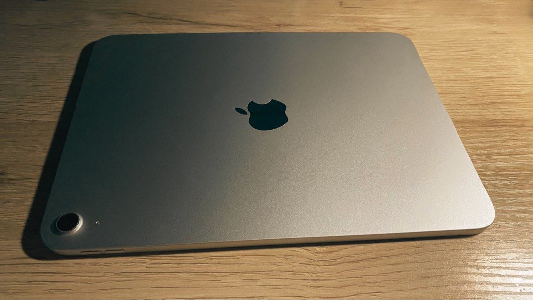 iPad 11th Gen 128 GB Silver (Category: iPad) located in San Francisco (Anao-Aon). Submitted by aagyoshan (Listing ID 1469405688, Image 2). Description: Purpose for Selling: Needing Funds for Philippines Schools Debate Championship 🧷 Details: 88% BH, Has a slight bent (Check Images) 🧷 Price can be slightly negotiable, but I need the funds for a National competition..