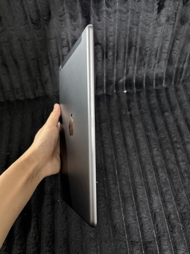 iPad 9th Gen 256gb WiFi+Cellular Almost New (Category: iPad) located in Manila. Submitted by harlee070 (Listing ID 1469549861, Image 3). Description: FOR SELL: iPad 9th Gen 256gb WiFi+Cellular Price: 16,500 only ✅No any issue kahit cosmetics walang issue, very functional since madalas lang magamit. ✅Almost new no dents and scratches ✅Smooth performance ✅Working front and back cam ✅In great condition especially for school with lots of storage and 