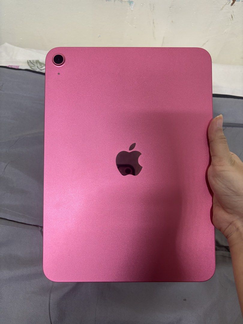 Ipad A16 128GB (Category: iPad) located in Quezon City. Submitted by rnn.gnzlz (Listing ID 1469558363, Image 1). Description: For Sale: iPad (11th Gen) 128GB- Pink ₱21,000 Condition: Like New / Pristine Condition Battery Health: 94% (Cycle Count: 175) No issue/No hidden issue Unit & Case 📍Quezon City.