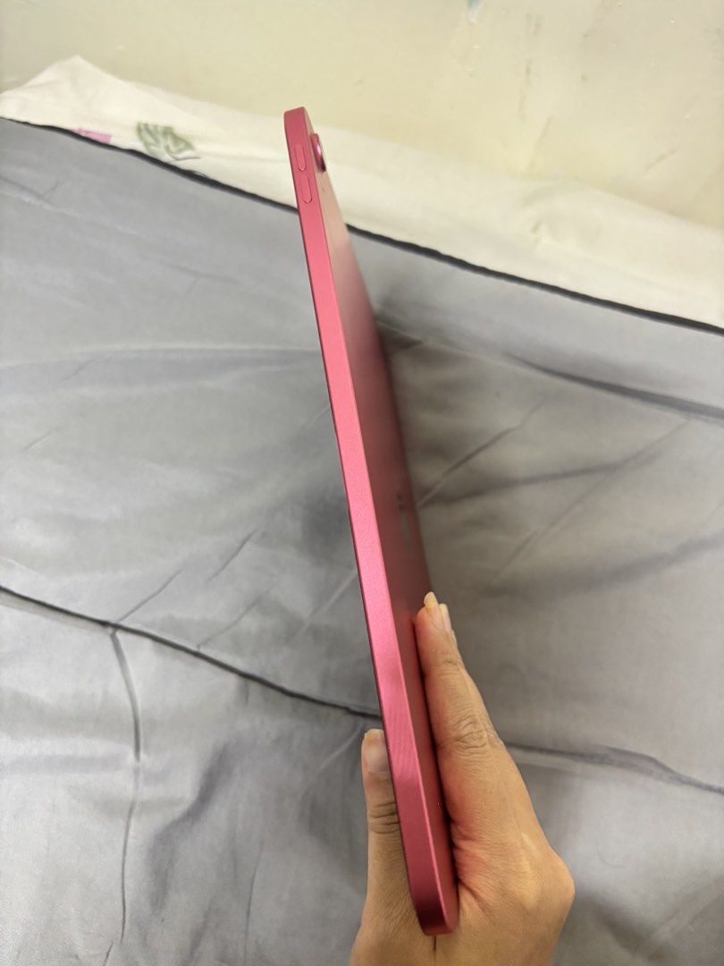 Ipad A16 128GB (Category: iPad) located in Quezon City. Submitted by rnn.gnzlz (Listing ID 1469558363, Image 2). Description: For Sale: iPad (11th Gen) 128GB- Pink ₱21,000 Condition: Like New / Pristine Condition Battery Health: 94% (Cycle Count: 175) No issue/No hidden issue Unit & Case 📍Quezon City.