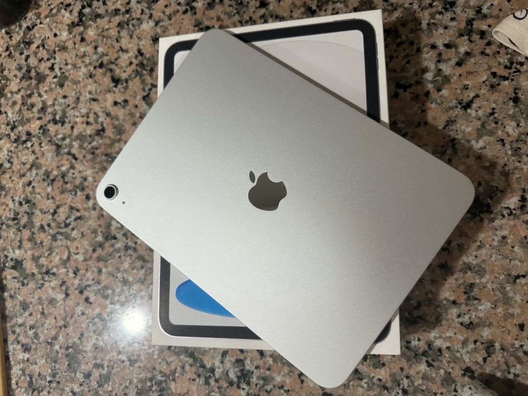 Ipad A16 256GB 97% BH 77 CC (Category: iPad) located in Bulacan. Submitted by bioscuddle (Listing ID 1469401728, Image 3). Description: 256 gb silver 97% BH 77 Cc No issue No scratch With free case and tempered bought 1 week ago With original box With original charger Under warranty January 2027 Lady owned Rfs: hindi na nagagamit.
