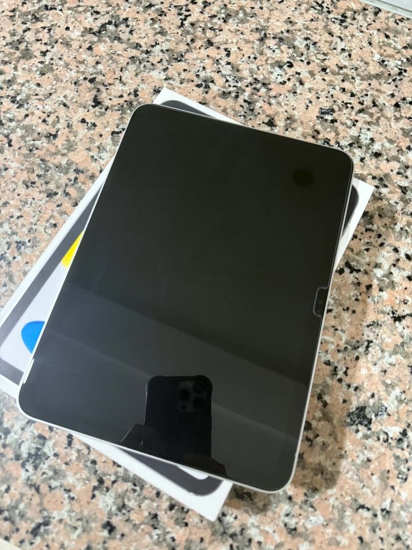 Ipad A16 256GB 97% BH 77 CC (Category: iPad) located in Bulacan. Submitted by bioscuddle (Listing ID 1469401728, Image 2). Description: 256 gb silver 97% BH 77 Cc No issue No scratch With free case and tempered bought 1 week ago With original box With original charger Under warranty January 2027 Lady owned Rfs: hindi na nagagamit.