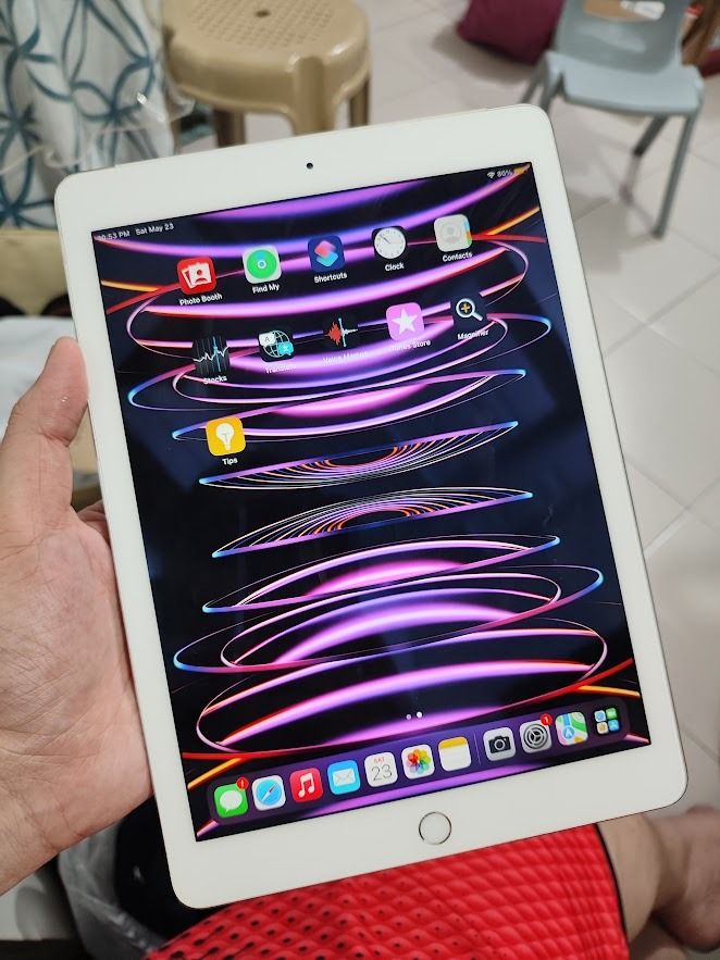 iPad Air 2 128GB Silver (Category: iPad) located in Quezon City. Submitted by cosmic_xhenon (Listing ID 1469472830, Image 3). Description: FOR ONLY 6.8K RFS: GINAMIT LANG NG KIDS FOR WATCHING YOUTUBE VIDS COLOR: SILVER GOODS NA GOODS PANG TABLET LALO NA SA MGA KIDS AND ADULTS KAYANG KAYA LAHAT NG LATEST APPS RUNNING LATEST IOS 15.8.8 around 98% smoothness overall SUPER PRESENTABLE GREAT BATTERY LIFE DELIVERY VIA LALAMOVE OR MEET UPS LRT 1 ROOSEVE