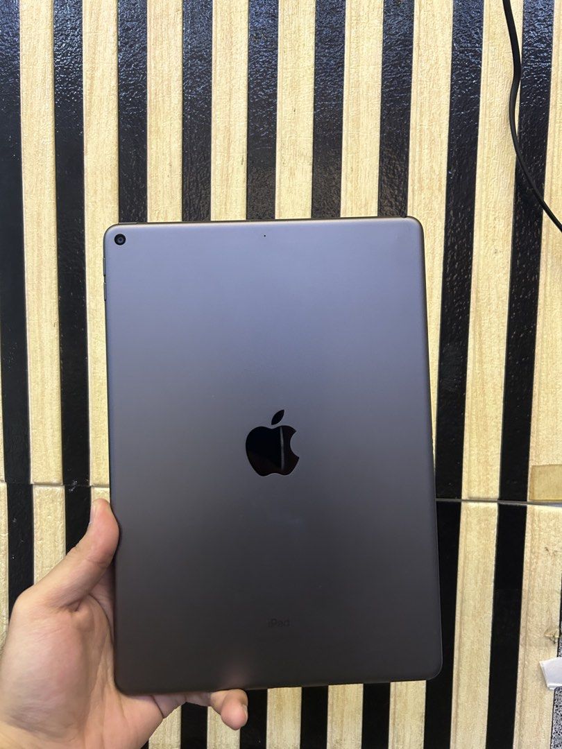 IPAD AIR 3RD GEN WIFI (Category: iPad) located in Manila. Submitted by macho07 (Listing ID 1469437385, Image 3). Description: .