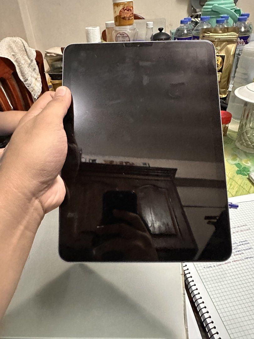 Ipad Air 4 64gb (Category: iPad) located in Manila. Submitted by rareearth.04b9fe (Listing ID 1469547163, Image 3). Description: Ipad Air 4 No Issue 64gb No repair history Comes with case, newly installed devil smart tempered glass and external keyboard + cord Small corner dent only Sampaloc Manila near UST.