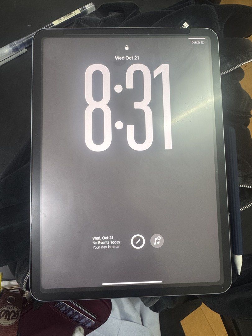 iPad Air 4th Gen 256 GB (Category: iPad) located in Quezon City. Submitted by freiyavee (Listing ID 1469400838, Image 1). Description: 📱 iPad Air 4th Gen [256GB] Sky Blue – Hidden iCloud Issue (Read Description) ₱18,000– [Fixed] 📍 Meet-up: SM Megamall, SM MOA, or any MRT or LRT line Specs & Condition * iPad Air 4 (2020), [storage]GB, Sky Blue, Wi-Fi only * 10.9” Liquid Retina display, A14 Bionic chip * Touch ID (top button): working * Screen: n