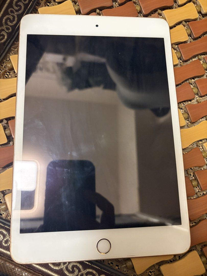 ipad mini5 （分類：平板電腦 - iPad）位於 Hong Kong。 由 woshily11240025 提交（商品編號 1469395853，圖片 1）。簡介： ipad mini5 64G，外觀新淨功能完好，帶鋼化膜和保護套。將軍澳or灣仔交收。。