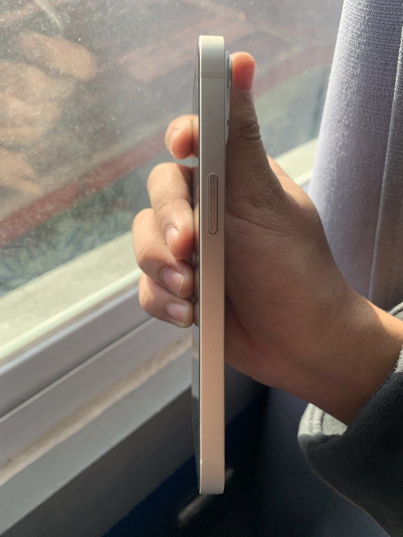 Iphone 13 128gb (Category: iPhone 13 Series) located in Pasig City. Submitted by spidegoey (Listing ID 1469431741, Image 3). Description: Iphone 13 White Good as new Storage: 128Gb Bh 81% TrueTone Working Face Id working No issue All parts orig Inclusion: Orig Box, Orig Charger, Case Nego pa Make you offer reasonable !!.