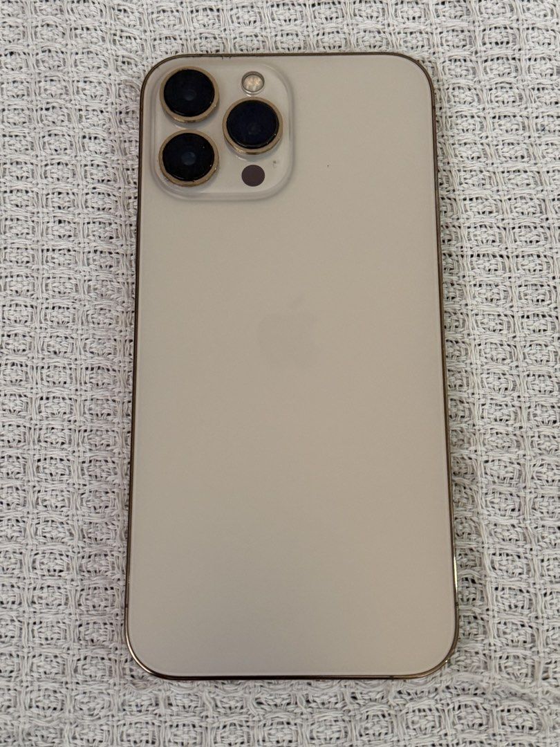 Iphone 13 PRO MAX 256gb (Category: iPhone 13 Series) located in Manila. Submitted by vuhlentino (Listing ID 1469401132, Image 1). Description: Iphone 13 Pro Max (GOLD) please make reading a habit! ⭐️ device has been well used as a personal phone but still smooth & working well! SPECS: • 256gb storage, ios 26.7 (can be updated) • original & no histories of repair • no sim restrictions • camera working well • 75% batt health but still good doesn’t 