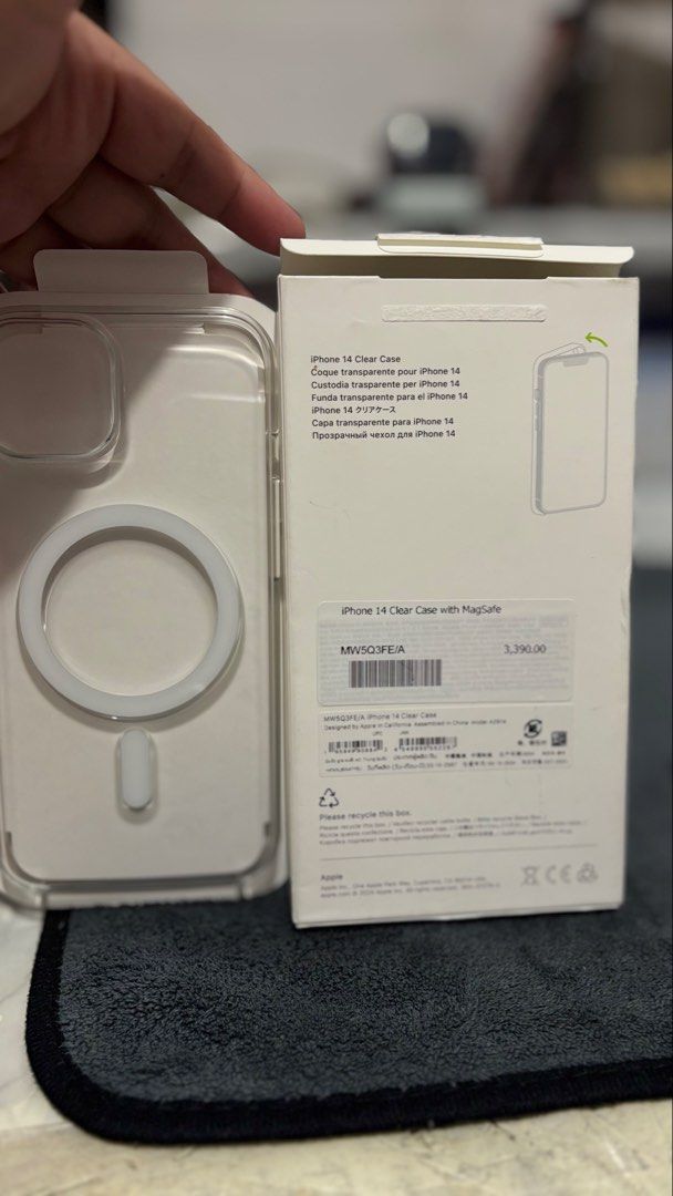 Iphone 14 clear case apple (Category: Cases & Sleeves) located in Paranaque City. Submitted by prelovedph2019 (Listing ID 1469474339, Image 1). Description: ORIGINAL .