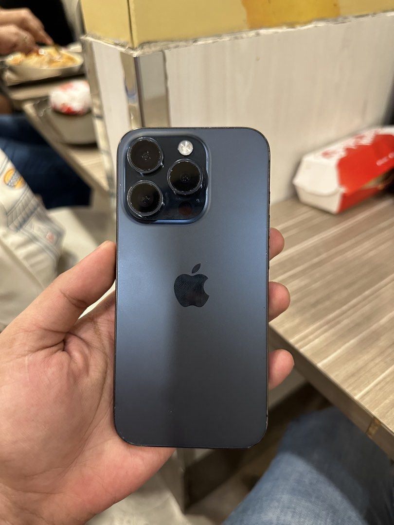iPhone 15 Pro 256Gb black titanium (Category: iPhone 15 Series) located in Manila. Submitted by sam_921223 (Listing ID 1469517696, Image 3). Description: iPhone 15 Pro 256Gb black titanium Factory unlock any sim working ZP/A model Local variant Philippines NTC approved No issue No history of repair All parts original All working All button working 100% Good condition 90% smoothness Sign of used Unit case full TG Manila location Open for meetup .