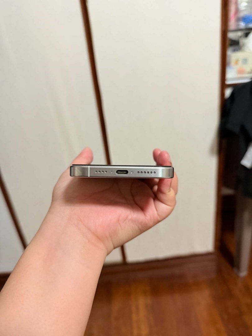 iPhone 15 Pro Max 256gb (Category: iPhone 15 Series) located in Rizal. Submitted by kaarl (Listing ID 1469568601, Image 3). Description: FS: iPhone 15 Pro Max 256gb White Titanium Inclusion: Unit Charger Case Tempered Glass Box Battery Health is at 84% and still in very good condition Sobrang alaga ng phone kasi personal use din and need for work din Open line - any sim will do No history of repair or bagsak. Sobrang kinis ng unit. Feels like bra