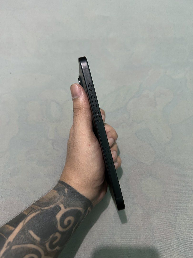 Iphone 16 Plus 128gb Fu (Category: iPhone 16 Series) located in Manila. Submitted by jake132022 (Listing ID 1469446300, Image 2). Description: Sale/Swap Iphone 16 Plus 128gb Black Factory unlocked / Local variant 90% Batteryhealth / 810 Cycle count All working / Presentable No history of repair No issue aside sa onting paintchip & minimal scratch sa screen Unit & cord only Pasig manggahan loc.