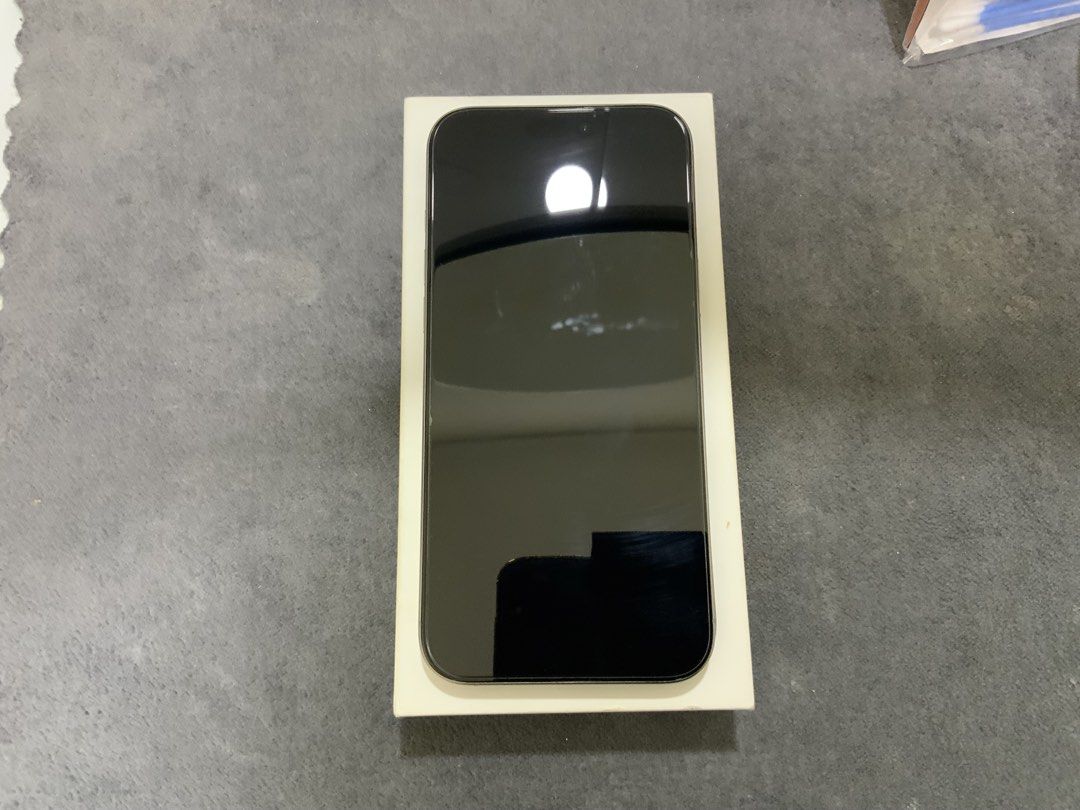 iPhone 16 Pro Max (Category: iPhone 16 Series) located in Quezon City. Submitted by 135rarecat (Listing ID 1469531036, Image 2). Description: -16 pro max -Natural titanium -256 gb -FU -87 bh -Makinis -No issue Inclusions: Original box, cases, cord QC Proj 8.