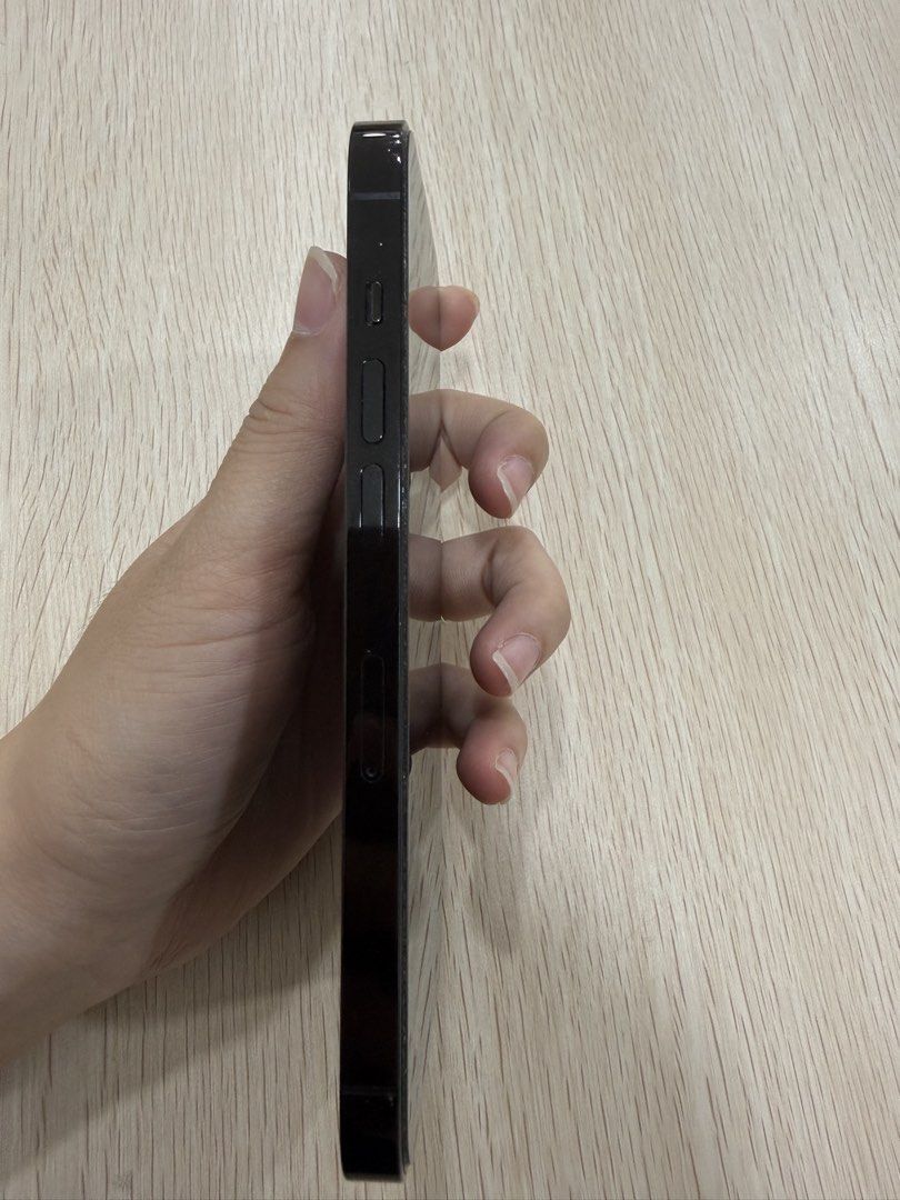iPhone (Category: iPhone 14 Series) located in Kuala Lumpur. Submitted by saferabbit.ca2238 (Listing ID 1469425894, Image 3). Description: iPhone 14 Pro 512GB Space Black (Original MY Set) 盒子配件齐全 内容： 放售一手自用 iPhone 14 Pro 512GB，大容量非常适合拍照、录视频或微商/微电商朋友，完全不用担心容量不足。 • 版本： 100% 官方大马原装机 (Original MY Set) • 颜色： 经典暗夜黑 (Space Black) • 容量： 512GB • 电池健康度： 目前 75%（原装无拆修过) • 状况： 全机功能完美，Face ID、拍照、网络一切正常。外观有正常使用痕迹（无大磕碰/无暗病) • 配件： 原装盒子还在（Serial Number 对得上机身），附送原装
