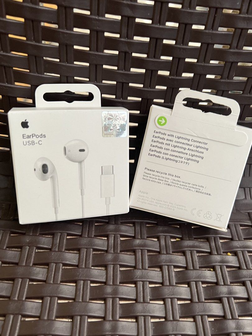 iPhone Lightning & Type-C Wired Earphones | Plug & Play (Category: Headphones & Headsets) located in Manila. Submitted by warm_jamin (Listing ID 1469553743, Image 2). Description: iPhone Lightning & Type-C Wired Earphones | Plug & Play Enjoy convenient everyday listening with wired earphones available in Lightning and Type-C connectors. Easy to use with compatible devices for music, calls, and daily use. ✅ Lightning & Type-C Options Available ✅ P