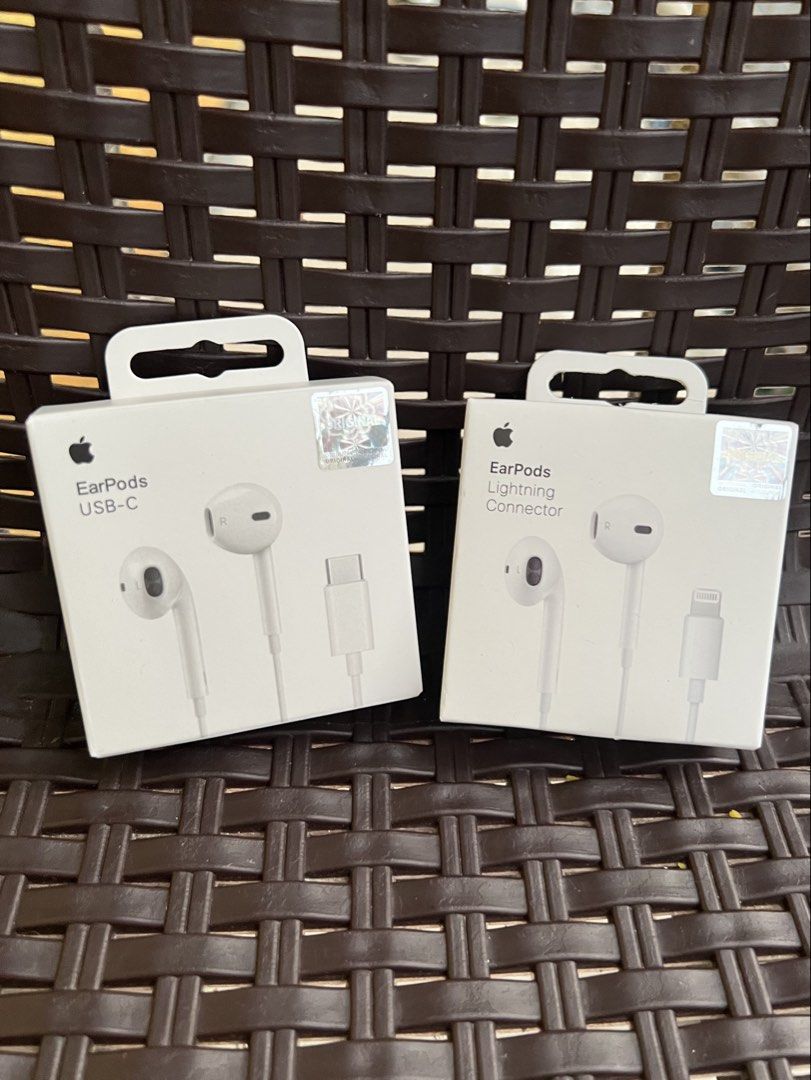 iPhone Lightning & Type-C Wired Earphones | Plug & Play (Category: Headphones & Headsets) located in Manila. Submitted by warm_jamin (Listing ID 1469553743, Image 1). Description: iPhone Lightning & Type-C Wired Earphones | Plug & Play Enjoy convenient everyday listening with wired earphones available in Lightning and Type-C connectors. Easy to use with compatible devices for music, calls, and daily use. ✅ Lightning & Type-C Options Available ✅ P