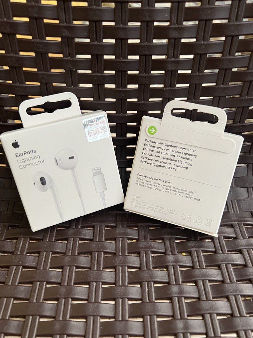 iPhone Lightning Wired Earphones – Plug & Play (Category: Headphones & Headsets) located in Manila. Submitted by warm_jamin (Listing ID 1469553466, Image 2). Description: iPhone Lightning Wired Earphones – Plug & Play Enjoy convenient listening with Lightning wired earphones designed for compatible Apple devices. Easy to use with a plug-and-play connection. ✅ Lightning Connector ✅ Wired Earphones ✅ Plug & Play Convenience ✅ Compact & Easy to Carr