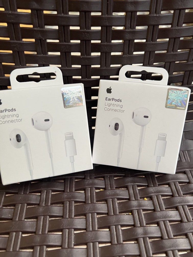 iPhone Lightning Wired Earphones – Plug & Play (Category: Headphones & Headsets) located in Manila. Submitted by warm_jamin (Listing ID 1469553466, Image 1). Description: iPhone Lightning Wired Earphones – Plug & Play Enjoy convenient listening with Lightning wired earphones designed for compatible Apple devices. Easy to use with a plug-and-play connection. ✅ Lightning Connector ✅ Wired Earphones ✅ Plug & Play Convenience ✅ Compact & Easy to Carr